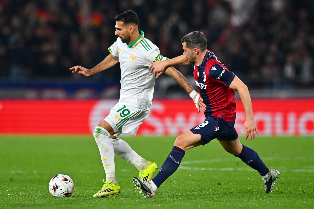 BOLOGNA, ITALY - MARCH 12: Zeki Celik of AS Roma is challenged by Remo Freuler of Bologna during the UEFA Europa League 2025/26 Round of 16 First Leg match between Bologna FC 1909 and AS Roma at Stadio Renato Dall'Ara on March 12, 2026 in Bologna, Italy. (Photo by Alessandro Sabattini/Getty Images)