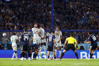 BUENOS AIRES, ARGENTINA - MARCH 27: Nico Paz of Argentina takes a free kick and scores his team second goal during the international friendly match between Argentina and Mauritania at Estadio Alberto J. Armando on March 27, 2026 in Buenos Aires, Argentina. (Photo by Marcos Brindicci/Getty Images)