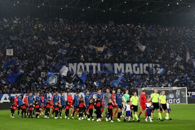 BERGAMO, ITALY - MARCH 10: Players of Atalanta and FC Bayern Munich head out onto the pitch prior to the UEFA Champions League 2025/26 Round of 16 First Leg match between Atalanta BC and FC Bayern München at Stadio di Bergamo on March 10, 2026 in Bergamo, Italy. (Photo by Marco Luzzani/Getty Images)