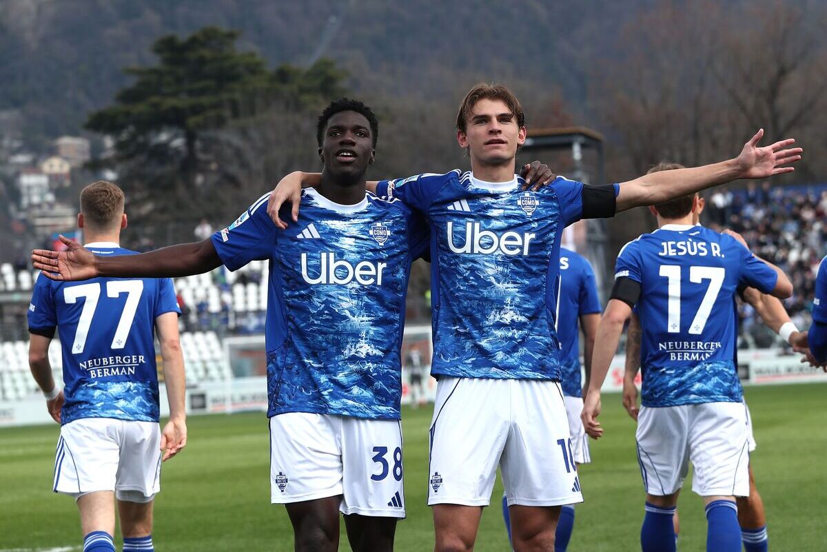 COMO, ITALY - MARCH 22: Assane Diao of Como 1907 celebrates with his team-mate Nico Paz after scoring their team's first goal during the Serie A match between Como 1907 and Pisa SC at Giuseppe Sinigaglia Stadium on March 22, 2026 in Como, Italy. (Photo by Marco Luzzani/Getty Images)