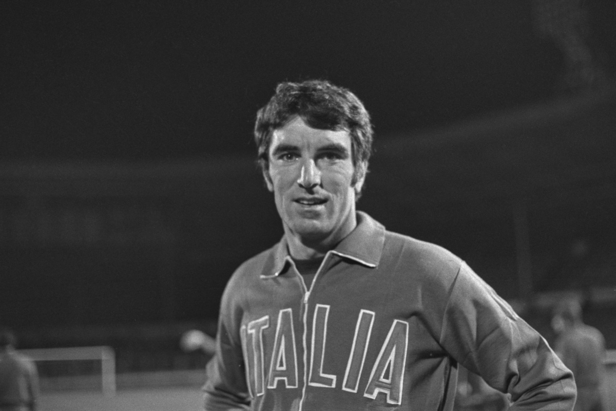 Italian footballer Dino Zoff, the goalkeeper for Italy, during an International Friendly match against England at Wembley Stadium in London, UK, 14th November 1973. The score was 1-0 to Italy. (Photo by Evening Standard/Hulton Archive/Getty Images)