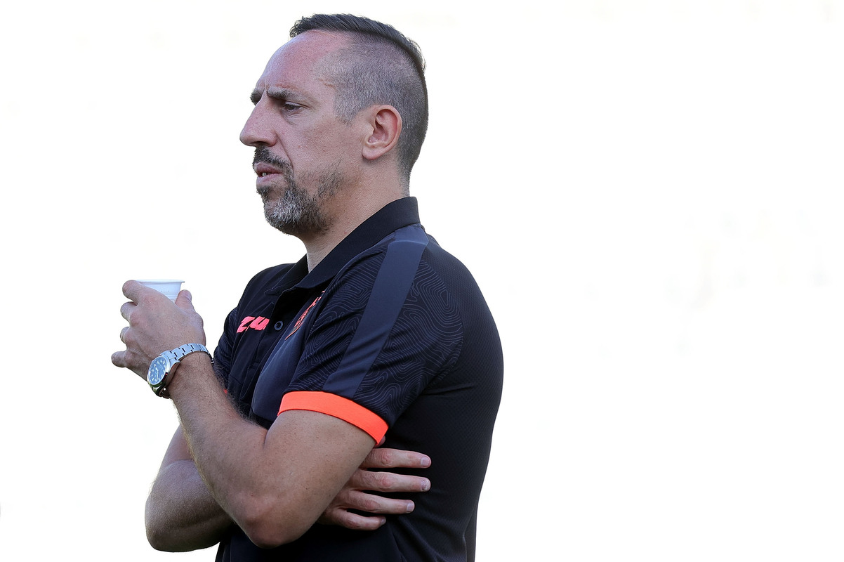 EMPOLI, ITALY - SEPTEMBER 27: Frank Ribery of US Salernitana looks on during the Serie A TIM match between Empoli FC and US Salernitana at Stadio Carlo Castellani on September 27, 2023 in Empoli, Italy. (Photo by Gabriele Maltinti/Getty Images)