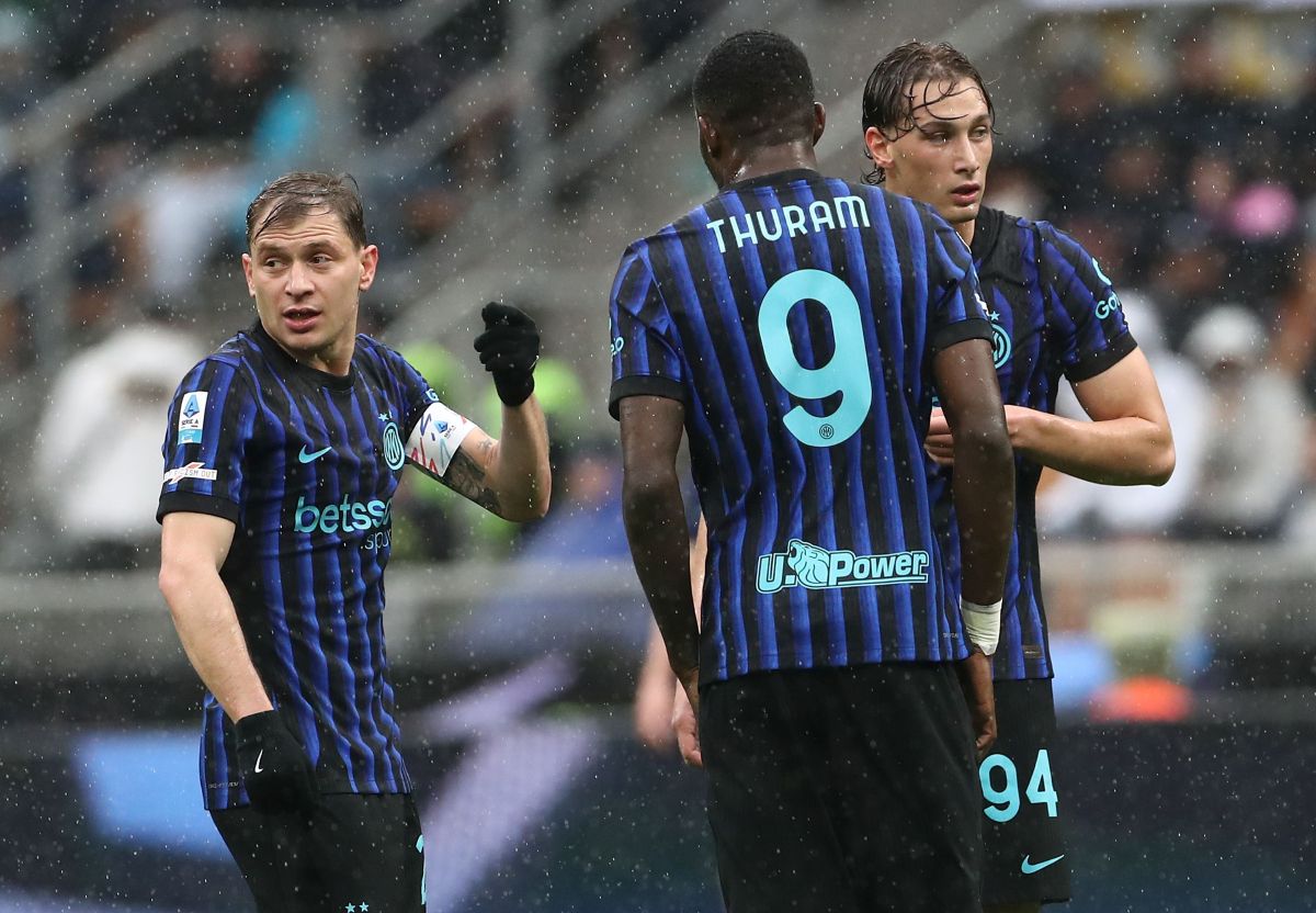 MILAN, ITALY - MARCH 14: Marcus Thuram, Nicolo’ Barella and Francesco Pio Esposito of FC Internazionale interact during the Serie A match between FC Internazionale and Atalanta BC at Giuseppe Meazza Stadium on March 14, 2026 in Milan, Italy. (Photo by Marco Luzzani/Getty Images)