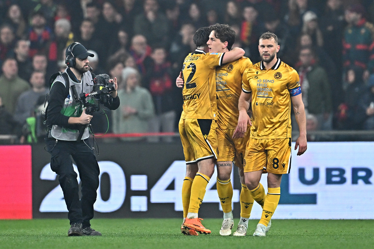GENOA, ITALY - MARCH 20: Jurgen Ekkelenkamp of Udinese Calcio celebrates scoring his team's first goal with teammate Nicolo Zaniolo and Jesper Karlstroem during the Serie A match between Genoa CFC and Udinese Calcio at Luigi Ferraris Stadium on March 20, 2026 in Genoa, Italy. (Photo by Simone Arveda/Getty Images)