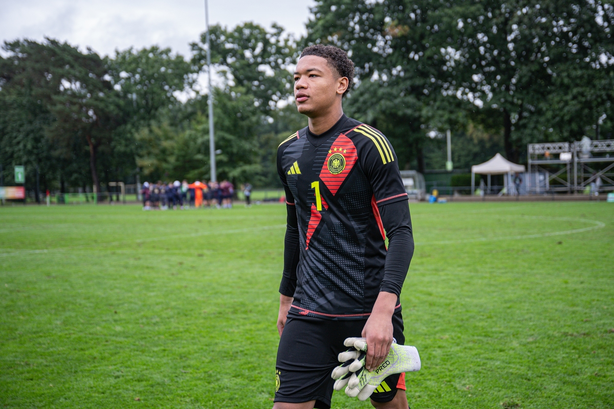 DUISBURG, GERMANY - SEPTEMBER 9: Leonard Prescott of Germany and Bayern Munich during the Germany and England men's U17 international match at Sportschule Wedau on September 9, 2025 in Duisburg, Germany. (Photo by Teresa Kr&ouml;ger/Getty Images for DFB)