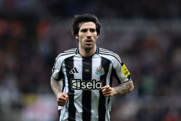 NEWCASTLE UPON TYNE, ENGLAND - FEBRUARY 28: Sandro Tonali of Newcastle United during the Premier League match between Newcastle United and Everton at St James' Park on February 28, 2026 in Newcastle upon Tyne, England. (Photo by George Wood/Getty Images)
