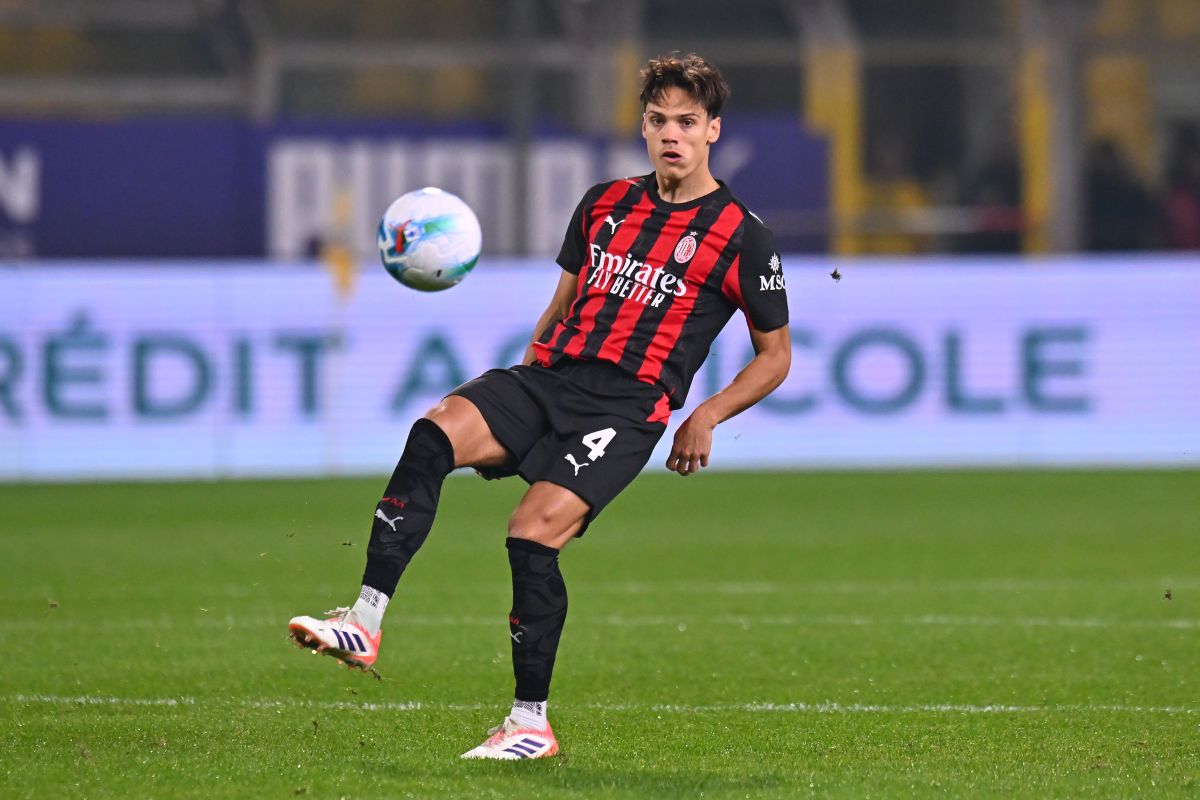 PARMA, ITALY - NOVEMBER 08: Samuele Ricci of AC Milan during the Serie A match between Parma Calcio 1913 and AC Milan at Stadio Ennio Tardini on November 08, 2025 in Parma, Italy. (Photo by Alessandro Sabattini/Getty Images)