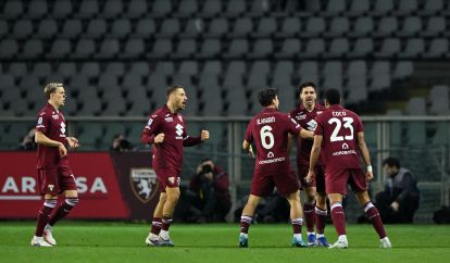TURIN, ITALY - MARCH 13: Giovanni Simeone of Torino FC celebrates goal with teammates after scoring Torino FC first goal during the Serie A match between Torino FC and Parma Calcio 1913 at Stadio Olimpico di Torino on March 13, 2026 in Turin, Italy. (Photo by Chris Ricco/Getty Images)