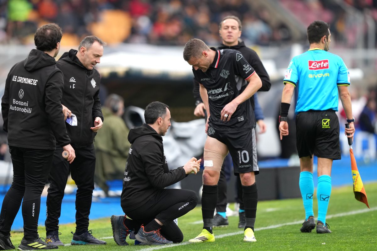 LECCE, ITALY - MARCH 08: Jamie Vardy of US Cremonese injurie during the Serie A match between US Lecce and US Cremonese at Stadio Via del Mare on March 08, 2026 in Lecce, Italy. (Photo by Maurizio Lagana/Getty Images)