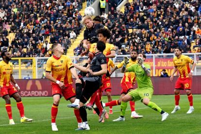 LECCE, ITALY - MARCH 08: Morten Thorsby of US Cremonese in action during the Serie A match between US Lecce and US Cremonese at Stadio Via del Mare on March 08, 2026 in Lecce, Italy. (Photo by Maurizio Lagana/Getty Images)