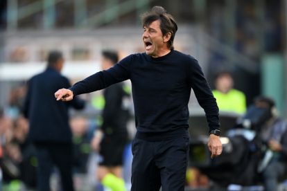 NAPLES, ITALY - APRIL 18: Antonio Conte SSC Napoli head coach gestures during the Serie A match between SSC Napoli and SS Lazio at Stadio Diego Armando Maradona on April 18, 2026 in Naples, Italy. (Photo by Francesco Pecoraro/Getty Images)