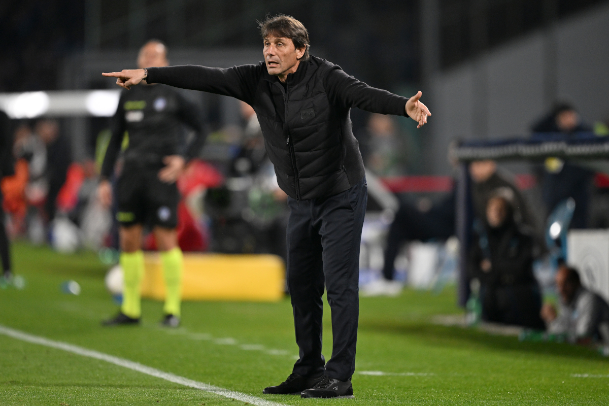 NAPLES, ITALY - APRIL 06: Antonio Conte, head coach of SSC Napoli, reacts during the Serie A match between SSC Napoli and AC Milan at Stadio Diego Armando Maradona on April 06, 2026 in Naples, Italy. (Photo by Francesco Pecoraro/Getty Images)
