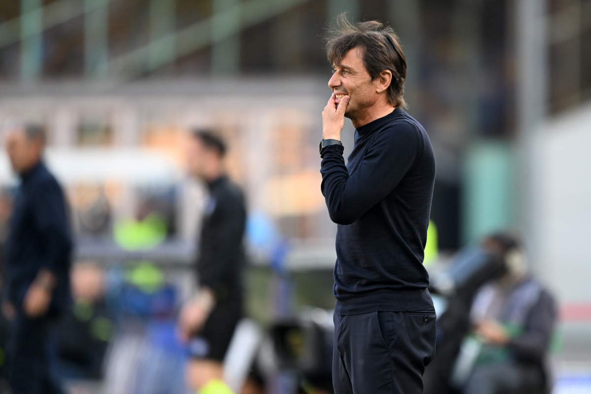 NAPLES, ITALY - APRIL 18: Antonio Conte SSC Napoli head coach gestures during the Serie A match between SSC Napoli and SS Lazio at Stadio Diego Armando Maradona on April 18, 2026 in Naples, Italy. (Photo by Francesco Pecoraro/Getty Images)