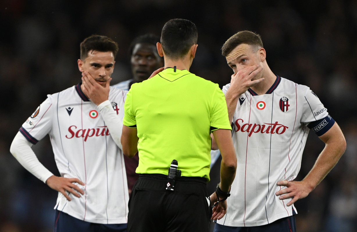 BIRMINGHAM, ENGLAND - APRIL 16: Lewis Ferguson of Bologna interacts with Referee Jose Maria Sanchez during the UEFA Europa League 2025/26 Quarter-Final Leg Two match between Aston Villa FC and Bologna FC 1909 at Villa Park on April 16, 2026 in Birmingham, England. (Photo by Shaun Botterill/Getty Images)