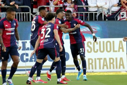 CAGLIARI, ITALY - APRIL 27: Paul Mendy of Cagliari celebrates his goal 1-0 during the Serie A match between Cagliari Calcio and Atalanta BC at Stadio Sant'Elia on April 27, 2026 in Cagliari, Italy. (Photo by Enrico Locci/Getty Images)