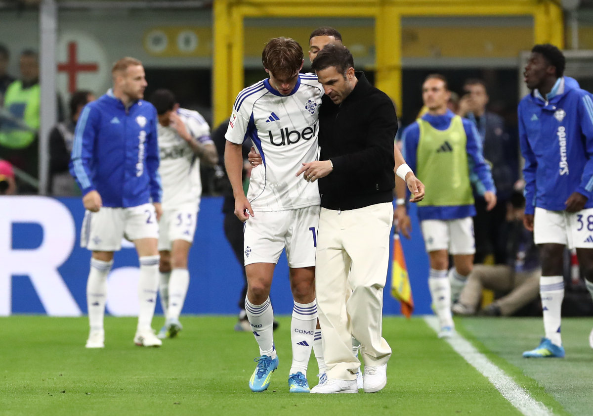 MILAN, ITALY - APRIL 21: Nico Paz of Como 1907 talks to Cesc Fabregas, Head Coach of Como 1907 during the Coppa Italia Semi-Final match between FC Internazionale and Como at San Siro on April 21, 2026 in Milan, Italy. (Photo by Marco Luzzani/Getty Images)