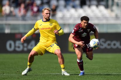 TURIN, ITALY - APRIL 11: Che Adams of Torino FC is tackled by Victor Nelsson of Hellas Verona FC during the Serie A match between Torino FC and Hellas Verona FC at Stadio Olimpico di Torino on April 11, 2026 in Turin, Italy. (Photo by Valerio Pennicino/Getty Images)