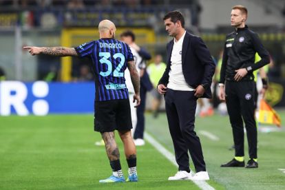 MILAN, ITALY - APRIL 17: Federico Dimarco of Inter talks with Cristian Chivu, Head Coach of FC Internazionale Milano, during the Serie A match between FC Internazionale and Cagliari Calcio at Giuseppe Meazza Stadium on April 17, 2026 in Milan, Italy. (Photo by Marco Luzzani/Getty Images)