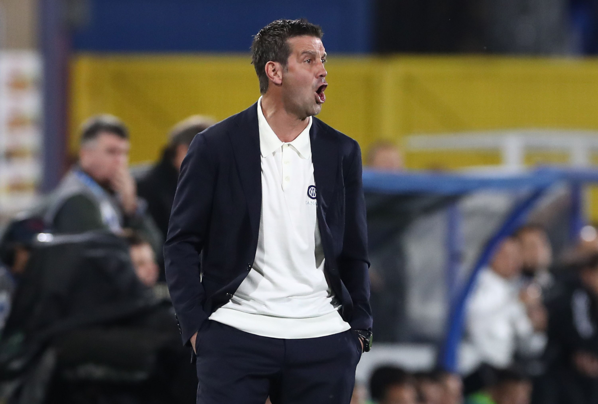 COMO, ITALY - APRIL 12: FC Internazionale coach Cristian Chivu shouts during the Serie A match between Como 1907 and FC Internazionale at Giuseppe Sinigaglia Stadium on April 12, 2026 in Como, Italy. (Photo by Marco Luzzani/Getty Images)