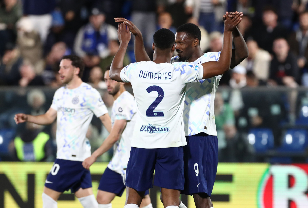 COMO, ITALY - APRIL 12: Denzel Dumfries of FC Internazionale celebrates with his team-mate Marcus Thuram after scoring their team's fourth goal during the Serie A match between Como 1907 and FC Internazionale at Giuseppe Sinigaglia Stadium on April 12, 2026 in Como, Italy. (Photo by Marco Luzzani/Getty Images)