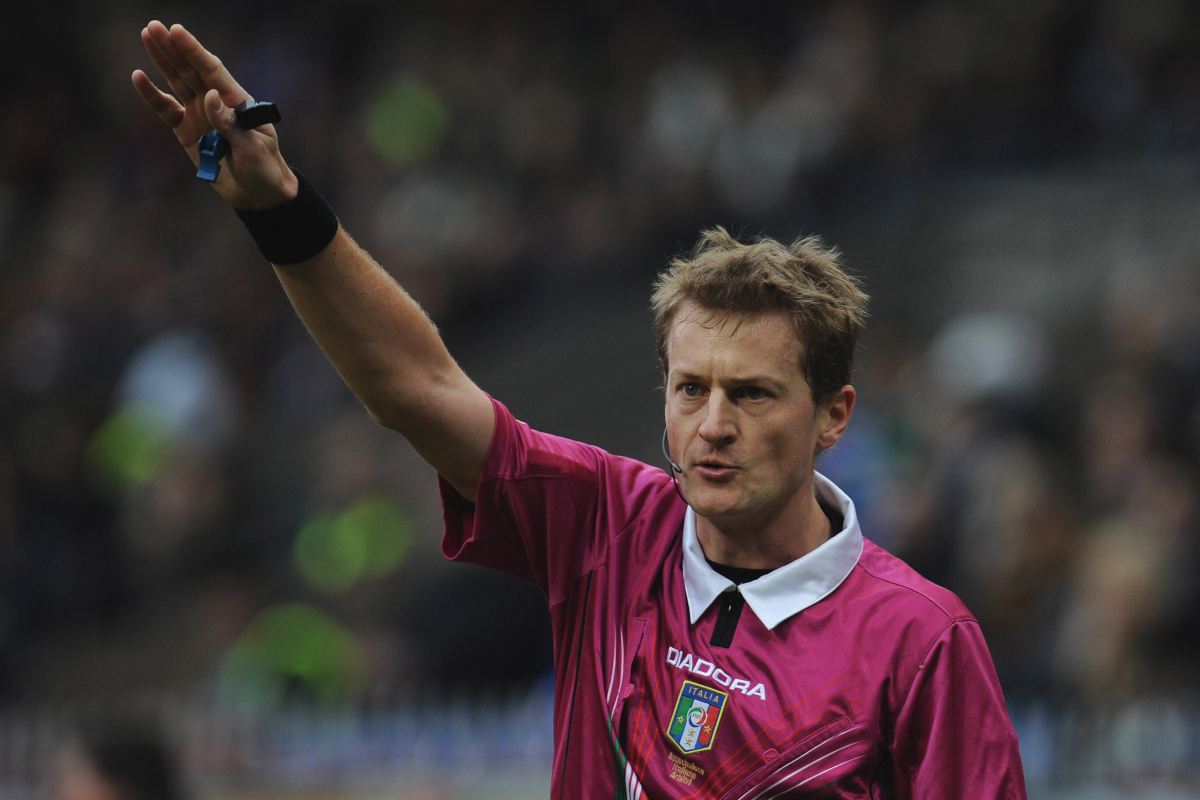 GENOA, ITALY - JANUARY 27: Referee Dino Tommasi signals a foul during the Serie A match between UC Sampdoria and Pescara at Stadio Luigi Ferraris on January 27, 2013 in Genoa, Italy. (Photo by Valerio Pennicino/Getty Images)