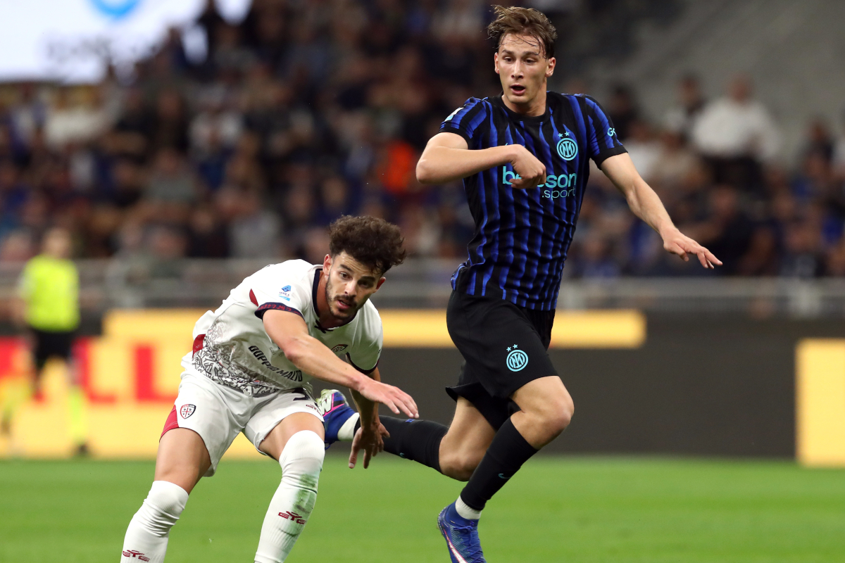 MILAN, ITALY - APRIL 17: Ze Pedro of Cagliari is challenged by Francesco Pio Esposito of Inter during the Serie A match between FC Internazionale and Cagliari Calcio at Giuseppe Meazza Stadium on April 17, 2026 in Milan, Italy. (Photo by Marco Luzzani/Getty Images)