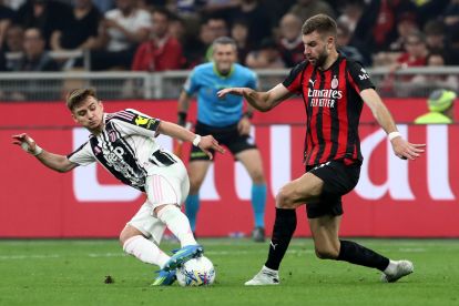 MILAN, ITALY - APRIL 26: Francisco Conceicao of Juventus controls the ball whilst under pressure from Strahinja Pavlovic of AC Milan during the Serie A match between AC Milan and Juventus FC at Giuseppe Meazza Stadium on April 26, 2026 in Milan, Italy. (Photo by Marco Luzzani/Getty Images)