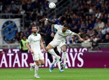MILAN, ITALY - APRIL 05: Gianluca Mancini of AS Roma is challenged by Marcus Thuram of Inter during the Serie A match between FC Internazionale and AS Roma at Giuseppe Meazza Stadium on April 05, 2026 in Milan, Italy. (Photo by Marco Luzzani/Getty Images)