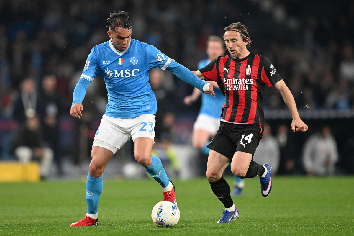 NAPLES, ITALY - APRIL 06: Giovane of SSC Napoli battles for possession with Luka Modric of AC Milan during the Serie A match between SSC Napoli and AC Milan at Stadio Diego Armando Maradona on April 06, 2026 in Naples, Italy. (Photo by Francesco Pecoraro/Getty Images)