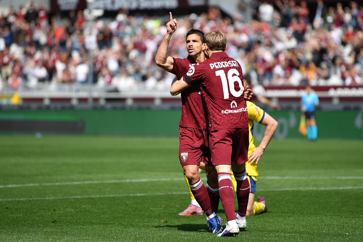 TURIN, ITALY - APRIL 11: Giovanni Simeone of Torino FC celebrates after scoring the opening goal during the Serie A match between Torino FC and Hellas Verona FC at Stadio Olimpico di Torino on April 11, 2026 in Turin, Italy. (Photo by Valerio Pennicino/Getty Images)