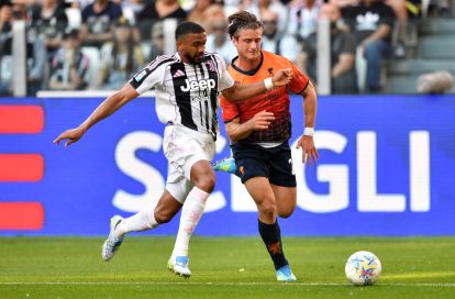 TURIN, ITALY - APRIL 06: Lorenzo Colombo of Genoa battles for possession with Bremer of Juventus during the Serie A match between Juventus FC and Genoa CFC at Allianz Stadium on April 06, 2026 in Turin, Italy. (Photo by Valerio Pennicino/Getty Images)