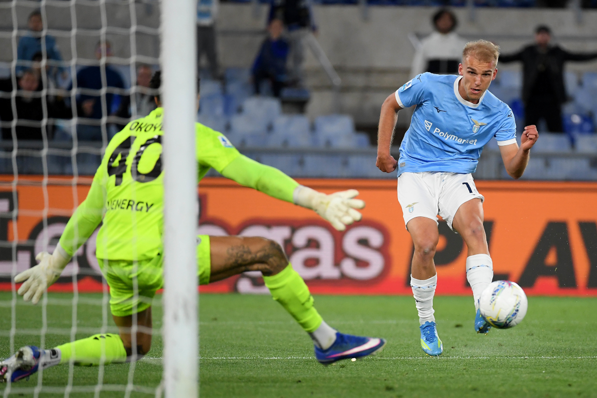 ROMA, ITÁLIA - 27 DE ABRIL: Gustav Isaksen da SS Lazio durante a partida da Série A entre SS Lazio e Udinese Calcio no Stadio Olimpico em 27 de abril de 2026 em Roma, Itália. (Foto de Marco Rossi - SS Lazio/Getty Images)
