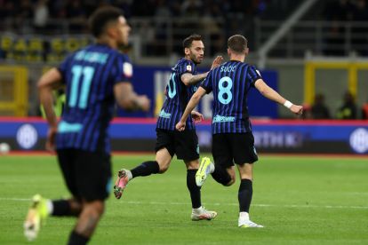 MILAN, ITALY - APRIL 21: Hakan Calhanoglu of FC Internazionale Milano celebrates scoring his team's first goal with Petar Sucic during the Coppa Italia Semi-Final match between FC Internazionale and Como at San Siro on April 21, 2026 in Milan, Italy. (Photo by Marco Luzzani/Getty Images)