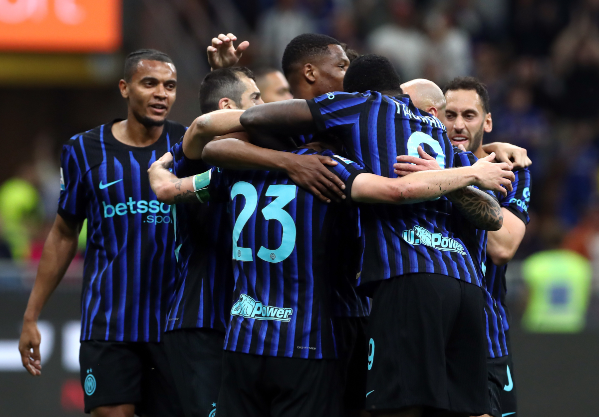 MILAN, ITALY - APRIL 17: Nicolo Barella of Inter (obscured) celebrates scoring his team's second goal with teammates during the Serie A match between FC Internazionale and Cagliari Calcio at Giuseppe Meazza Stadium on April 17, 2026 in Milan, Italy. (Photo by Marco Luzzani/Getty Images)