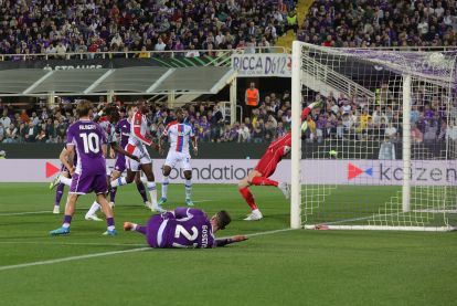 FLORENCE, ITALY - APRIL 16: Ismaila Sarr of Crystal Palace FC scores a goal during the UEFA Conference League 2025/26 Quarter-Final Leg Two match between ACF Fiorentina and Crystal Palace FC at Stadio Artemio Franchi on April 16, 2026 in Florence, Italy. (Photo by Gabriele Maltinti/Getty Images)