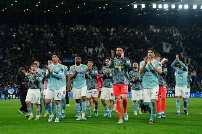 BERGAMO, ITALY - APRIL 11: Juventus players applaud fans following the Serie A match between Atalanta BC and Juventus at Gewiss Stadium on April 11, 2026 in Bergamo, Italy. (Photo by Pier Marco Tacca/Getty Images)