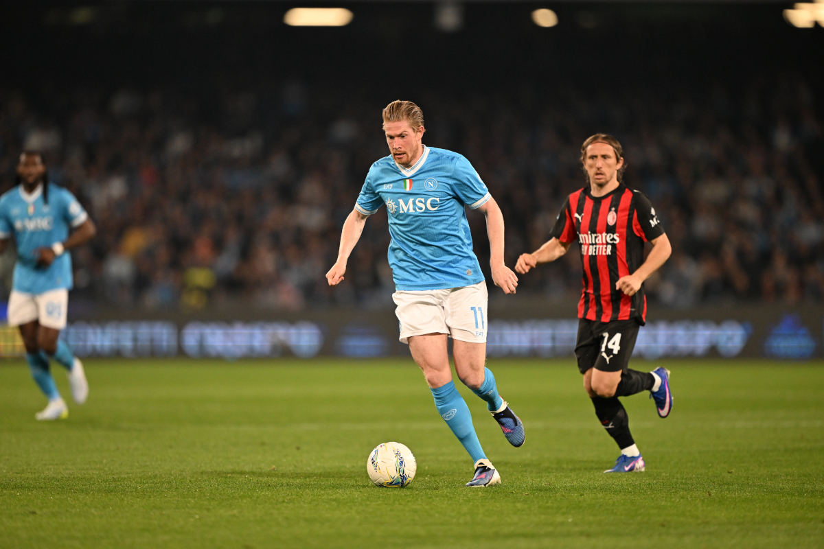 NÁPOLES, ITÁLIA - 06 DE ABRIL: Kevin De Bruyne do SSC Napoli durante a partida da Série A entre SSC Napoli e AC Milan no Stadio Diego Armando Maradona em 06 de abril de 2026 em Nápoles, Itália. (Foto de Francesco Pecoraro/Getty Images)