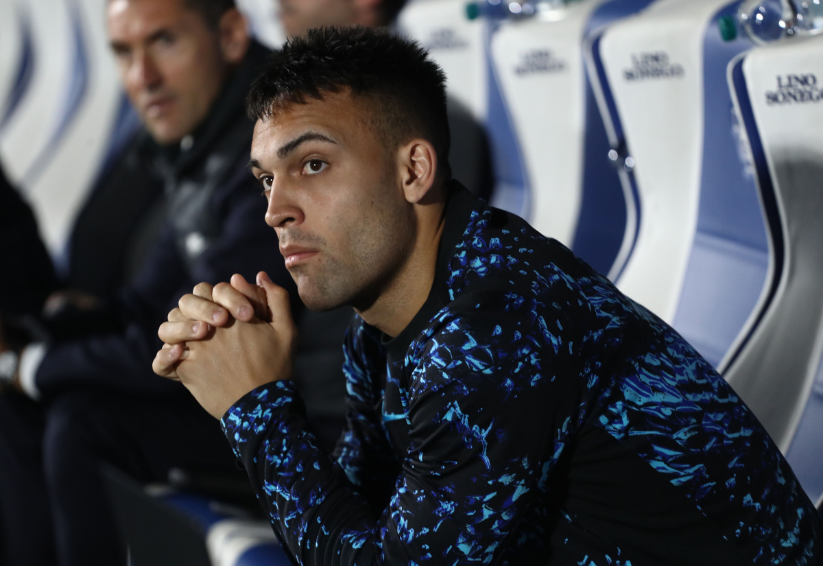 COMO, ITALY - APRIL 12: Lautaro Martinez of FC Internazionale looks on before the Serie A match between Como 1907 and FC Internazionale at Giuseppe Sinigaglia Stadium on April 12, 2026 in Como, Italy. (Photo by Marco Luzzani/Getty Images)