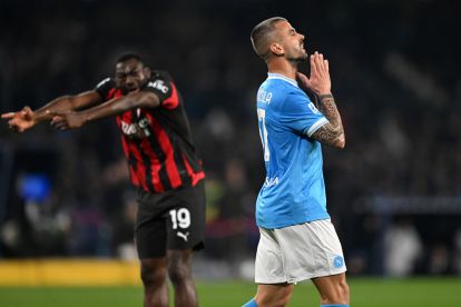NAPLES, ITALY - APRIL 06: Leonardo Spinazzola of SSC Napoli shows his disappointment during the Serie A match between SSC Napoli and AC Milan at Stadio Diego Armando Maradona on April 06, 2026 in Naples, Italy. (Photo by Francesco Pecoraro/Getty Images)