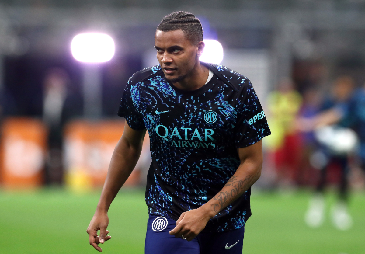 MILAN, ITALY - APRIL 17: Manuel Akanji of FC Internazionale Milano warms up prior to the Serie A match between FC Internazionale and Cagliari Calcio at Giuseppe Meazza Stadium on April 17, 2026 in Milan, Italy. (Photo by Marco Luzzani/Getty Images)