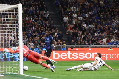 MILAN, ITALY - APRIL 17: Marcus Thuram of Inter scores his team's first goal during the Serie A match between FC Internazionale and Cagliari Calcio at Giuseppe Meazza Stadium on April 17, 2026 in Milan, Italy. (Photo by Marco Luzzani/Getty Images)