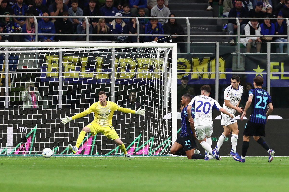 MILAN, ITALY - APRIL 21: Martin Baturina of Como 1907 scores his team's first goal during the Coppa Italia Semi-Final match between FC Internazionale and Como at San Siro on April 21, 2026 in Milan, Italy. (Photo by Marco Luzzani/Getty Images)