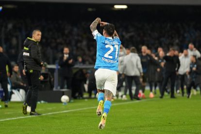 NAPLES, ITALY - MARCH 14: Matteo Politano of SSC Napoli celebrates after scoring his side second goal during the Serie A match between SSC Napoli and US Lecce at Stadio Diego Armando Maradona on March 14, 2026 in Naples, Italy. (Photo by Francesco Pecoraro/Getty Images)