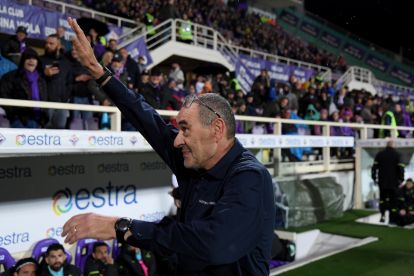 FLORENCE, ITALY - APRIL 13: SS Lazio head coach Maurizio Sarri waves during the Serie A match between ACF Fiorentina and SS Lazio at Artemio Franchi on April 13, 2026 in Florence, Italy. (Photo by Marco Rosi - SS Lazio/Getty Images)