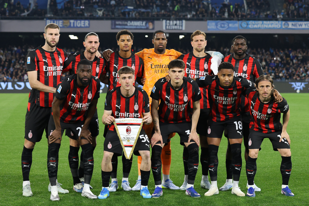 NAPLES, ITALY - APRIL 06: AC Milan team pose before the Serie A match between SSC Napoli and AC Milan at Stadio Diego Armando Maradona on April 06, 2026 in Naples, Italy. (Photo by Francesco Pecoraro/Getty Images)