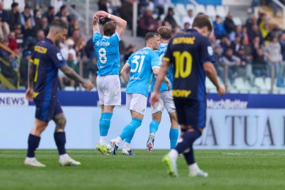 PARMA, ITALY - APRIL 12: Scott McTominay of Napoli SSC celebrates after scoring his team's first goal during the Serie A match between Parma Calcio 1913 and SSC Napoli at Stadio Ennio Tardini on April 12, 2026 in Parma, Italy. (Photo by Emmanuele Ciancaglini/Getty Images)