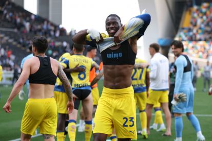 UDINE, ITALY - APRIL 18: Nesta Elphege of Parma takes off his shirt to give to fans after the Serie A match between Udinese Calcio and Parma Calcio 1913 at Stadio Friuli on April 18, 2026 in Udine, Italy. (Photo by Timothy Rogers/Getty Images)