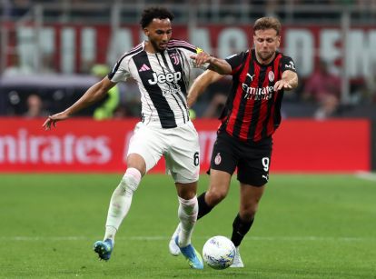 MILAN, ITALY - APRIL 26: Lloyd Kelly of Juventus battles for possession with Niclas Fuellkrug of AC Milan during the Serie A match between AC Milan and Juventus FC at Giuseppe Meazza Stadium on April 26, 2026 in Milan, Italy. (Photo by Marco Luzzani/Getty Images)
