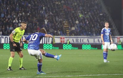 COMO, ITALY - APRIL 12: Nico Paz of Como 1907 scores their team's second goal during the Serie A match between Como 1907 and FC Internazionale at Giuseppe Sinigaglia Stadium on April 12, 2026 in Como, Italy. (Photo by Marco Luzzani/Getty Images)