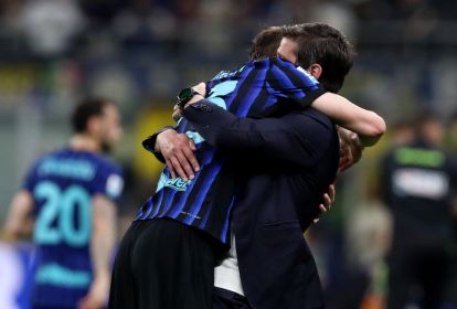 MILAN, ITALY - APRIL 05: Nicolo Barella of FC Internazionale Milano is congratulated by Cristian Chivu, Head Coach of FC Internazionale Milano, after scoring his team's fifth goal during the Serie A match between FC Internazionale and AS Roma at Giuseppe Meazza Stadium on April 05, 2026 in Milan, Italy. (Photo by Marco Luzzani/Getty Images)